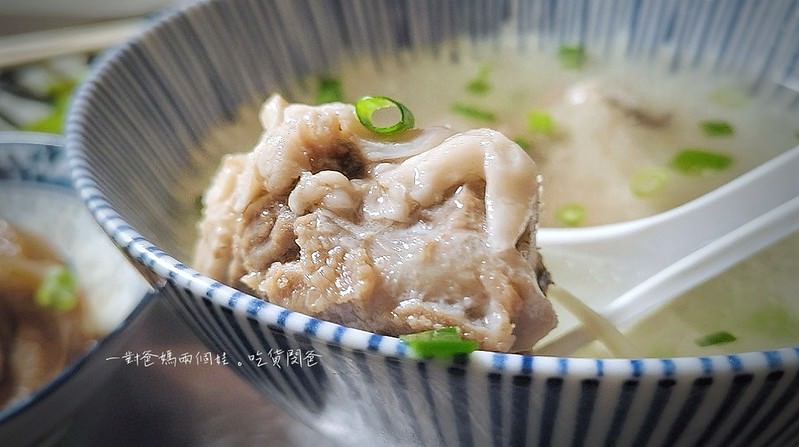 高雄三民高CP美食『碗裡沒肉2.0』豬油拌飯、打拋豬飯、紅油皮蛋肉醬、椒麻雞、花雕雞。