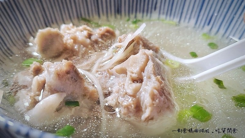 高雄三民高CP美食『碗裡沒肉2.0』豬油拌飯、打拋豬飯、紅油皮蛋肉醬、椒麻雞、花雕雞。