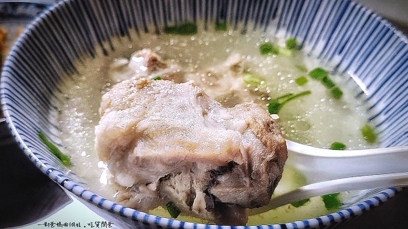 高雄三民高CP美食『碗裡沒肉2.0』豬油拌飯、打拋豬飯、紅油皮蛋肉醬、椒麻雞、花雕雞。