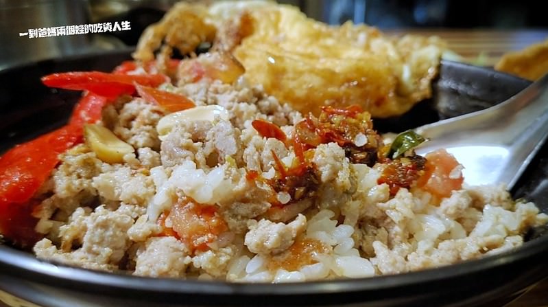 高雄左營 老爺車炮蛋蔥油餅 鍋燒 打拋豬飯 鮮奶茶 炸蛋蔥油餅 銅板美食小吃