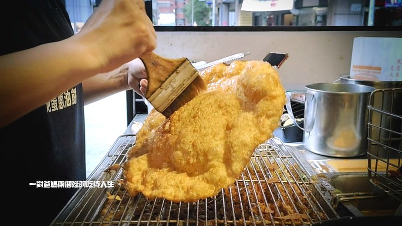 高雄左營 老爺車炮蛋蔥油餅 鍋燒 打拋豬飯 鮮奶茶 炸蛋蔥油餅 銅板美食小吃