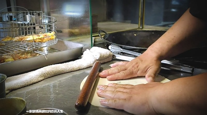 高雄左營 老爺車炮蛋蔥油餅 鍋燒 打拋豬飯 鮮奶茶 炸蛋蔥油餅 銅板美食小吃