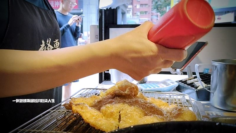 高雄左營 老爺車炮蛋蔥油餅 鍋燒 打拋豬飯 鮮奶茶 炸蛋蔥油餅 銅板美食小吃