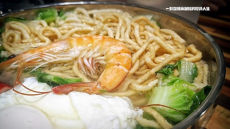 高雄左營 老爺車炮蛋蔥油餅 鍋燒 打拋豬飯 鮮奶茶 炸蛋蔥油餅 銅板美食小吃