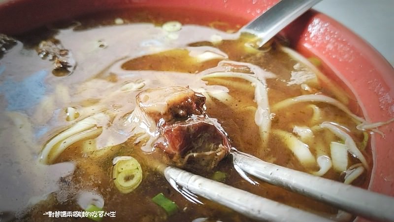 高雄三民小吃美食｜被碗粿、肉粽耽誤的排骨酥麵店｜阿巧肉粽 碗粿 ｜同樣的店名，截然不同的口味，肉粽、碗粿、麵食也很推！