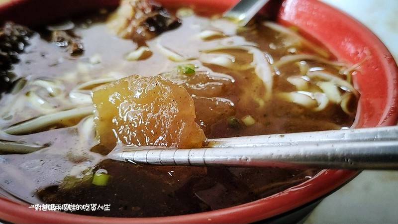 高雄三民小吃美食｜被碗粿、肉粽耽誤的排骨酥麵店｜阿巧肉粽 碗粿 ｜同樣的店名，截然不同的口味，肉粽、碗粿、麵食也很推！