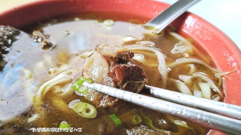 高雄三民小吃美食｜被碗粿、肉粽耽誤的排骨酥麵店｜阿巧肉粽 碗粿 ｜同樣的店名，截然不同的口味，肉粽、碗粿、麵食也很推！