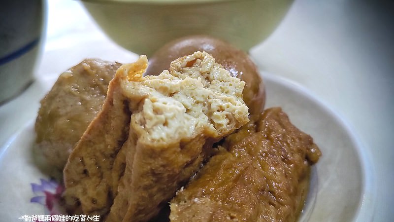 高雄美食｜鳥松肉燥飯｜週休三日的古早味肉燥飯，混搭魚鬆、雞絲更是美味加倍的選擇。