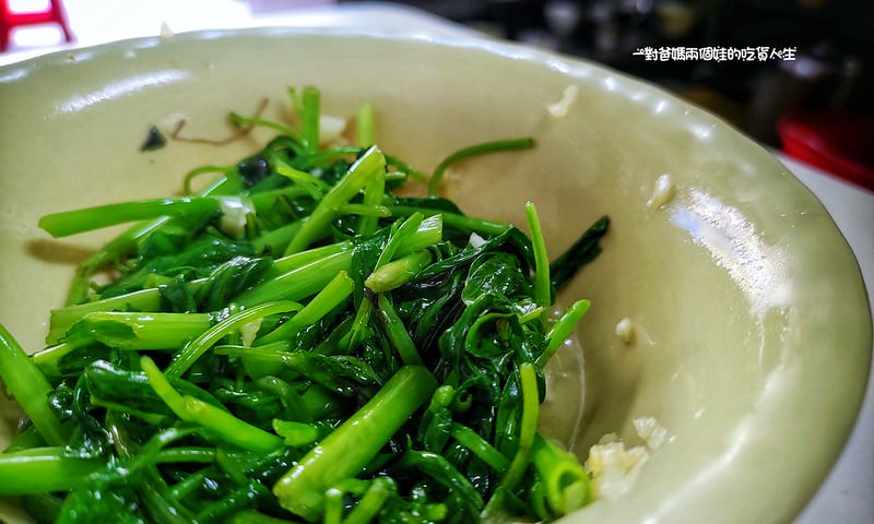 高雄美食｜鳥松肉燥飯｜週休三日的古早味肉燥飯，混搭魚鬆、雞絲更是美味加倍的選擇。