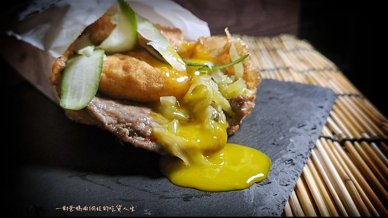 老爺車炮蛋蔥油餅│ 高雄左營美食 │ 療癒系蔥油餅打拋豬飯、招牌鍋燒、豆漿紅茶、鮮奶茶。