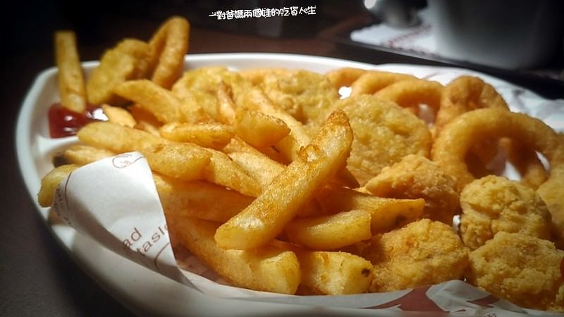 三魚一羊│屏東美食│人氣千層派必吃、火鍋、義大利麵更是必嗑、隱蔽於巷弄的複合式家庭老宅餐館