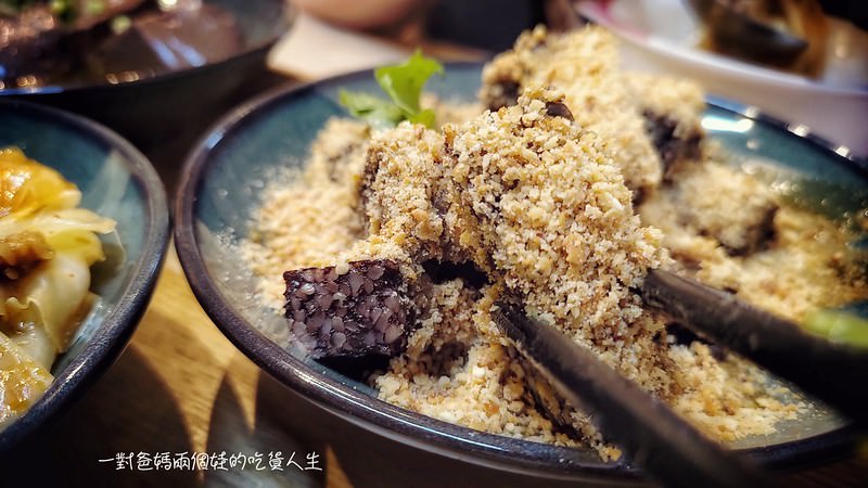 高醫美食 小清新、文青小麵店『裏麵』清燉、麻辣湯頭配搭涮嘴小菜、滑順Q彈的乾拌麵