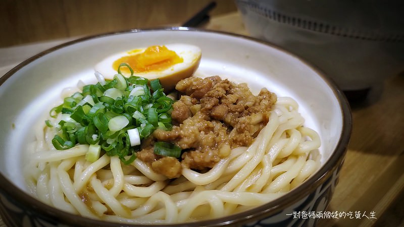 高醫美食 小清新、文青小麵店『裏麵』清燉、麻辣湯頭配搭涮嘴小菜、滑順Q彈的乾拌麵