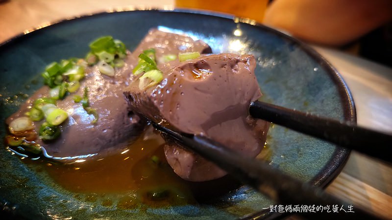 高醫美食 小清新、文青小麵店『裏麵』清燉、麻辣湯頭配搭涮嘴小菜、滑順Q彈的乾拌麵