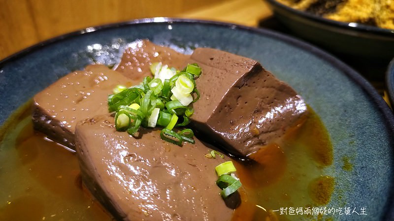 高醫美食 小清新、文青小麵店『裏麵』清燉、麻辣湯頭配搭涮嘴小菜、滑順Q彈的乾拌麵