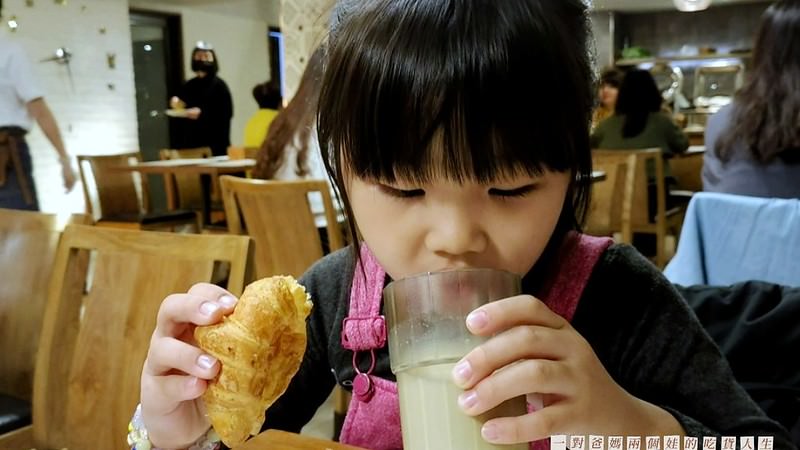 嘉義住宿│西區│隱藏於文化路夜市間的超優質住宿，浮誇系吃到飽早餐更是讓人驚艷的享受。