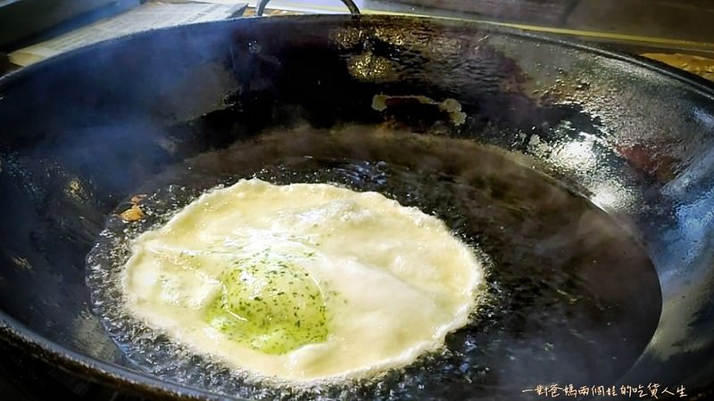 老爺車炮蛋蔥油餅│ 高雄左營美食 │ 療癒系蔥油餅打拋豬飯、招牌鍋燒、豆漿紅茶、鮮奶茶。