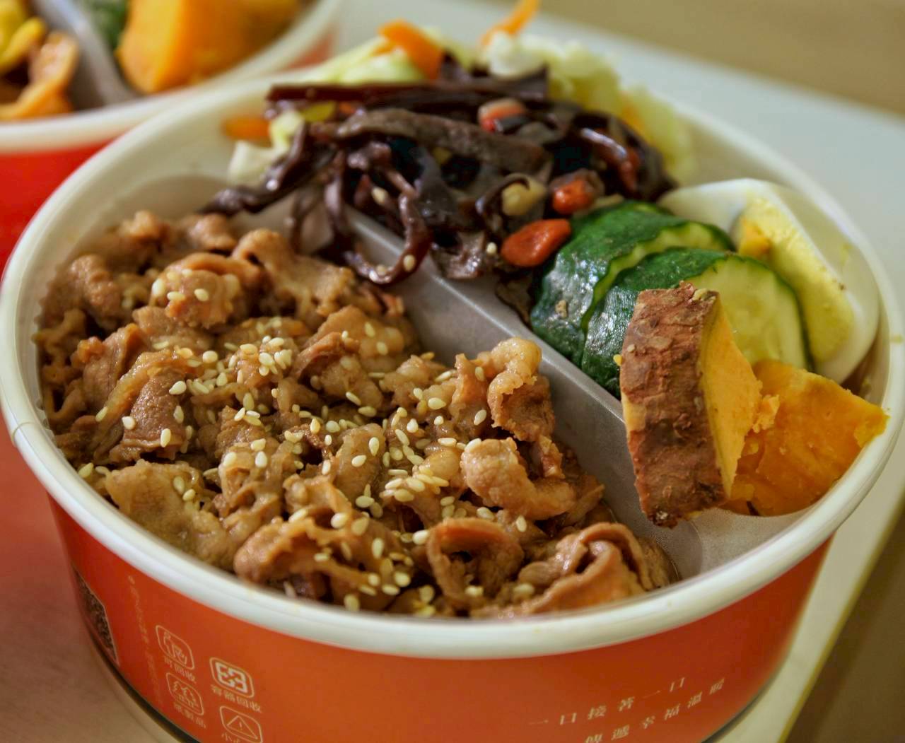 豐闔家開伙燒肉餐盒民權店｜高雄苓雅｜隱藏巷弄的好味道，主菜狂、配菜讚，會愛上！