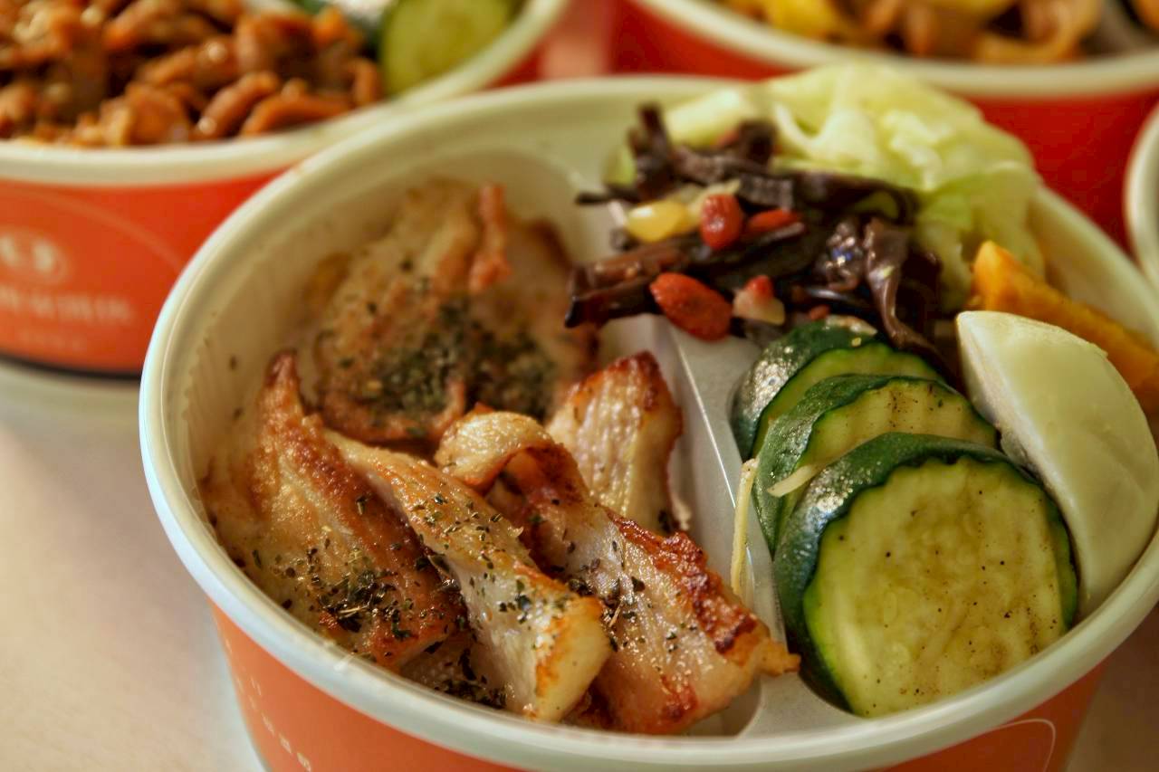 豐闔家開伙燒肉餐盒民權店｜高雄苓雅｜隱藏巷弄的好味道，主菜狂、配菜讚，會愛上！