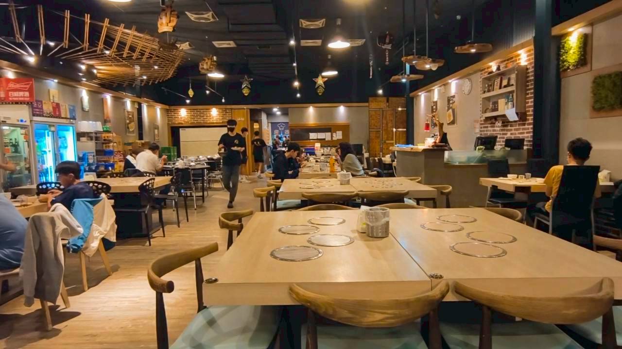 久久熱炒｜台南東區｜冰淇淋吃到飽的ＣＰ熱炒店，眾多台菜讓你爽爽吃！