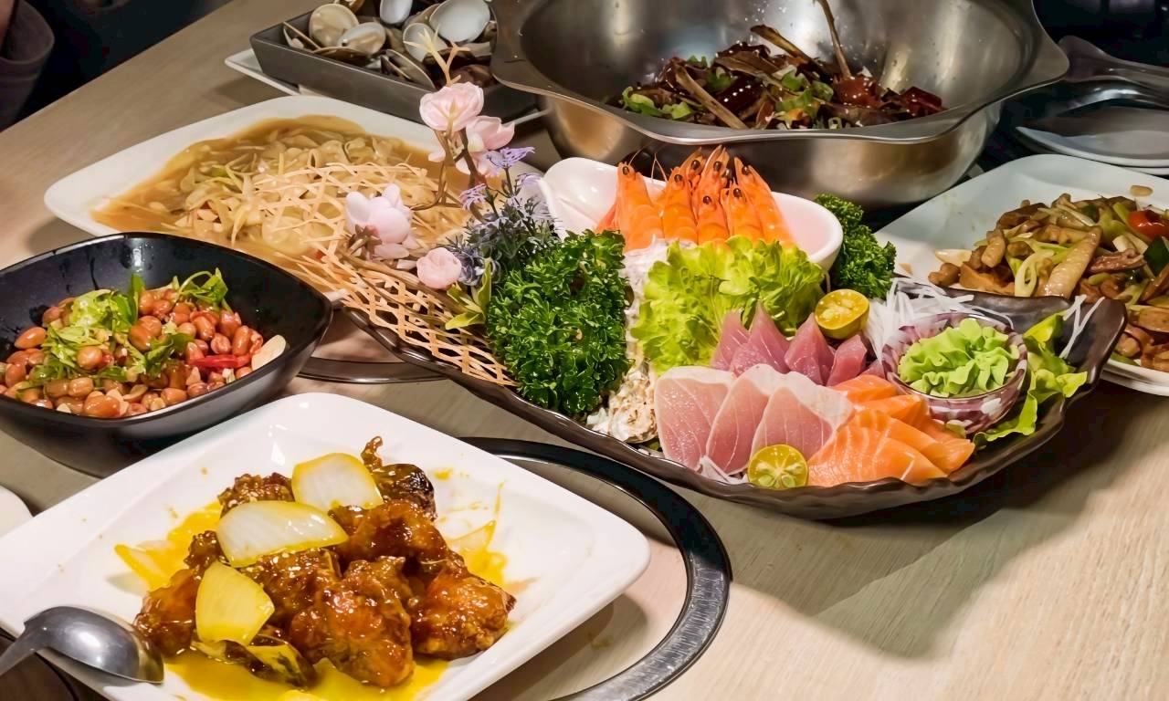 久久熱炒｜台南東區｜冰淇淋吃到飽的ＣＰ熱炒店，眾多台菜讓你爽爽吃！