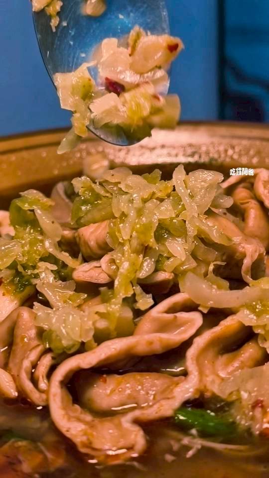 真鶴牛肉拉麵｜高雄左營｜戰斧牛肉麵吃過沒？牛三寶、肥腸麵，你會愛上！