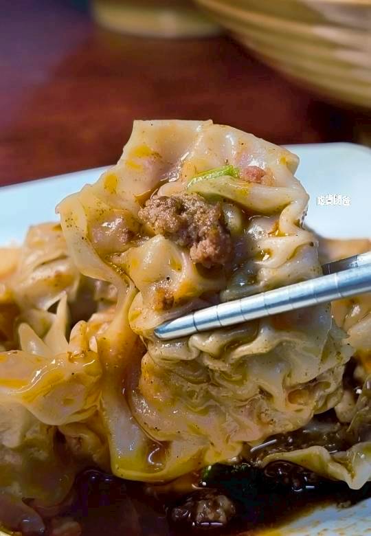 真鶴牛肉拉麵｜高雄左營｜戰斧牛肉麵吃過沒？牛三寶、肥腸麵，你會愛上！