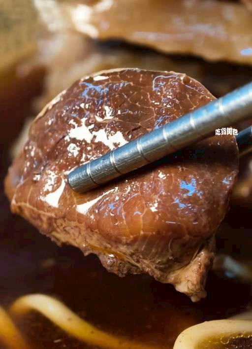 真鶴牛肉拉麵｜高雄左營｜戰斧牛肉麵吃過沒？牛三寶、肥腸麵，你會愛上！