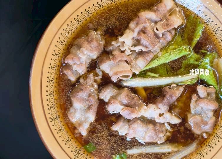 真鶴牛肉拉麵｜高雄左營｜戰斧牛肉麵吃過沒？牛三寶、肥腸麵，你會愛上！