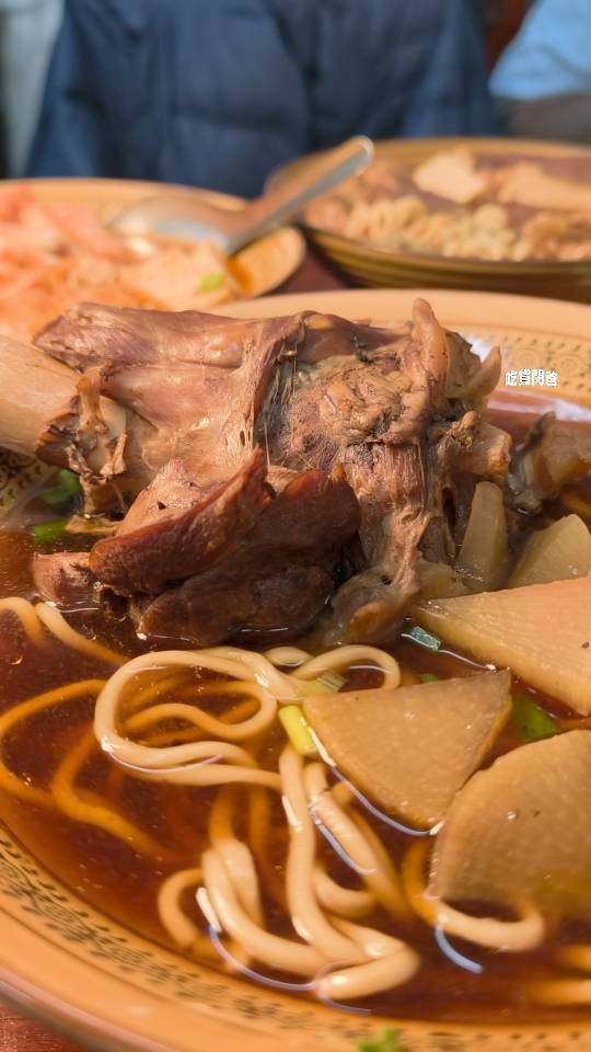 真鶴牛肉拉麵｜高雄左營｜戰斧牛肉麵吃過沒？牛三寶、肥腸麵，你會愛上！