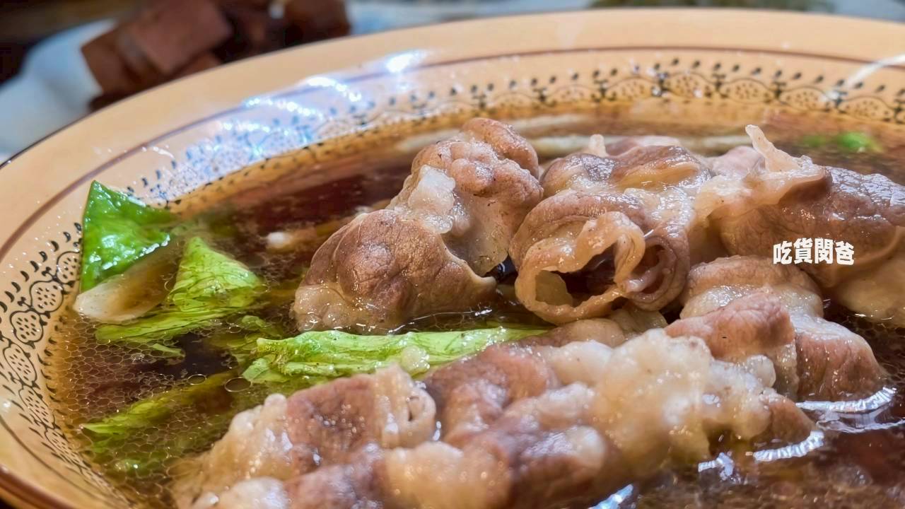真鶴牛肉拉麵｜高雄左營｜戰斧牛肉麵吃過沒？牛三寶、肥腸麵，你會愛上！