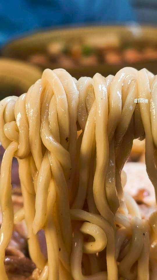 真鶴牛肉拉麵｜高雄左營｜戰斧牛肉麵吃過沒？牛三寶、肥腸麵，你會愛上！