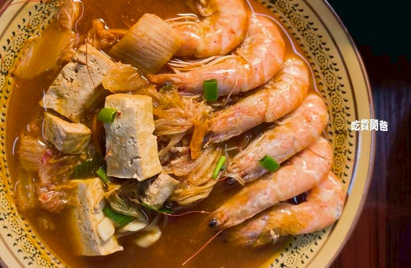 真鶴牛肉拉麵｜高雄左營｜戰斧牛肉麵吃過沒？牛三寶、肥腸麵，你會愛上！