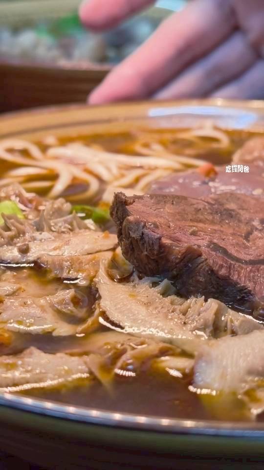 真鶴牛肉拉麵｜高雄左營｜戰斧牛肉麵吃過沒？牛三寶、肥腸麵，你會愛上！