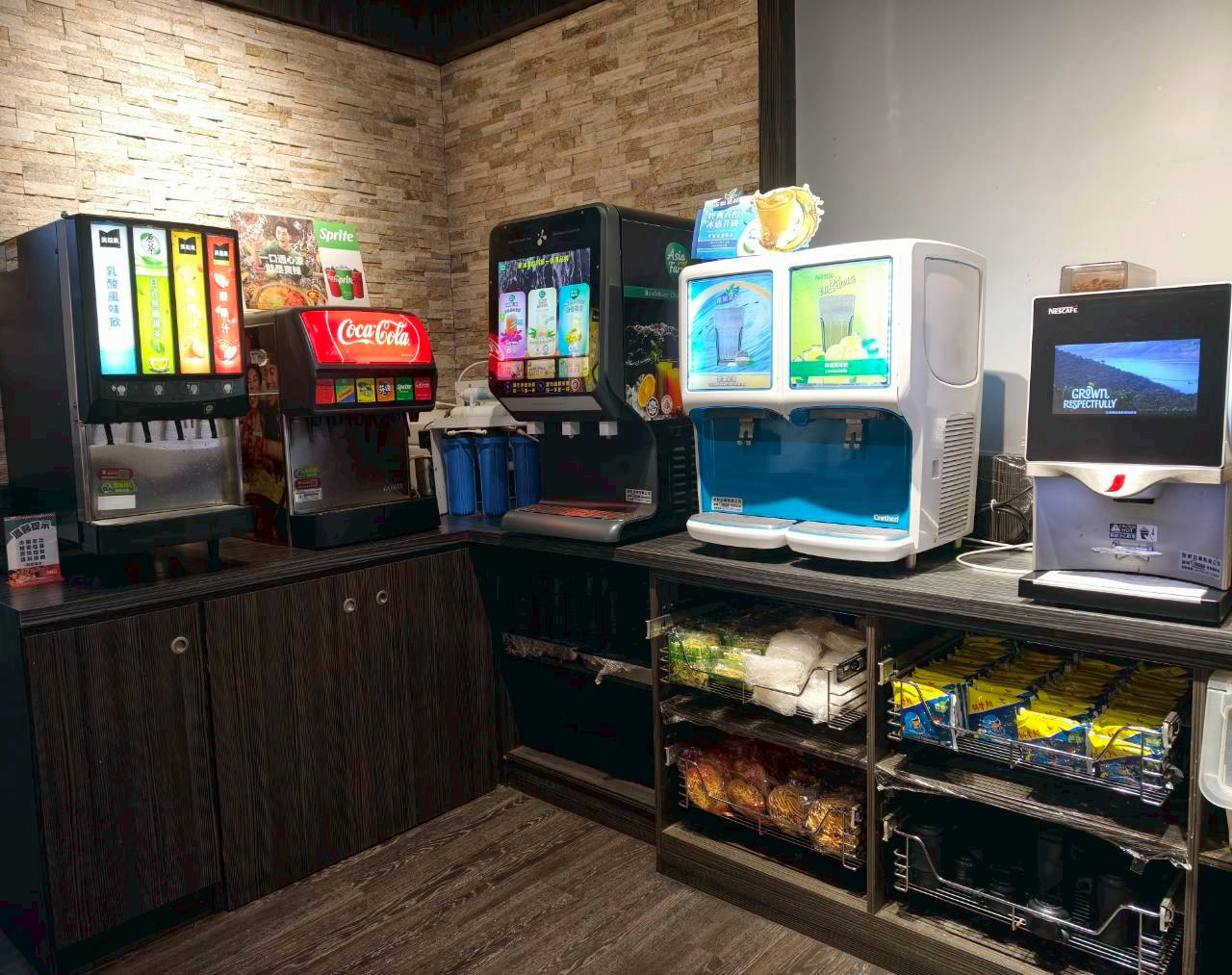 九鼎鍋｜高雄鳳山｜24小時不打烊超人氣小火鍋，自助吧吃到飽，讓你吃好吃滿！