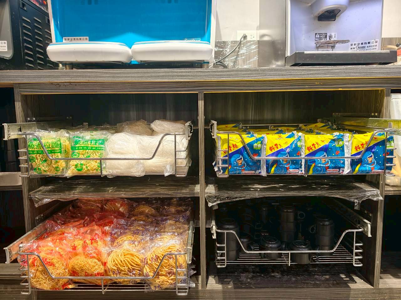 九鼎鍋｜高雄鳳山｜24小時不打烊超人氣小火鍋，自助吧吃到飽，讓你吃好吃滿！