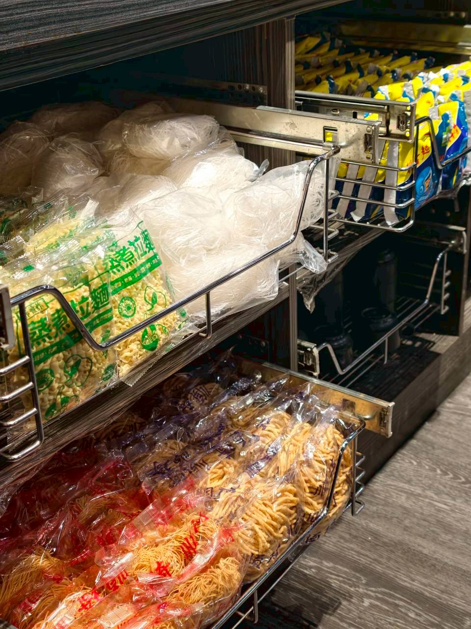 九鼎鍋｜高雄鳳山｜24小時不打烊超人氣小火鍋，自助吧吃到飽，讓你吃好吃滿！