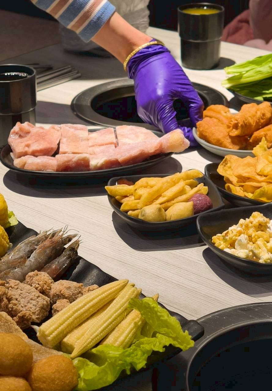 九鼎鍋｜高雄鳳山｜24小時不打烊超人氣小火鍋，自助吧吃到飽，讓你吃好吃滿！