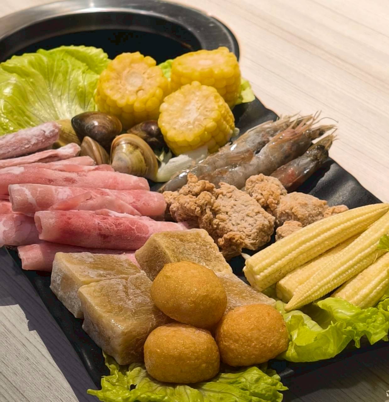 九鼎鍋｜高雄鳳山｜24小時不打烊超人氣小火鍋，自助吧吃到飽，讓你吃好吃滿！