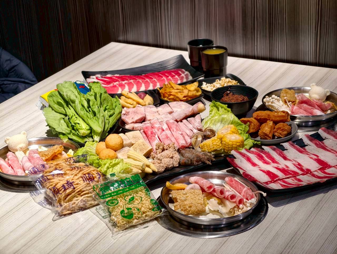 九鼎鍋｜高雄鳳山｜24小時不打烊超人氣小火鍋，自助吧吃到飽，讓你吃好吃滿！