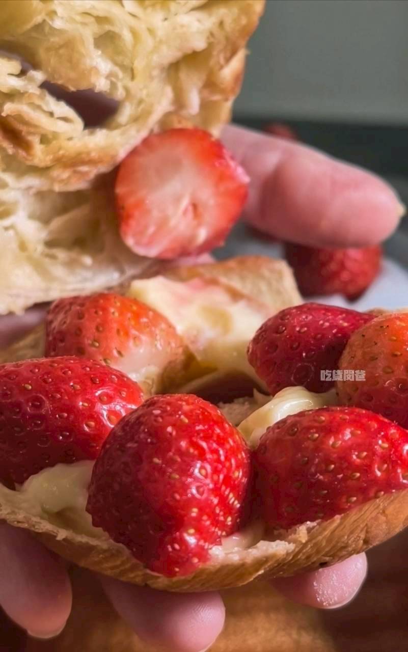 樂愛甜室｜高雄苓雅｜隱藏版甜點店！草莓甜甜圈、可頌銅板價讓你爽爽吃！