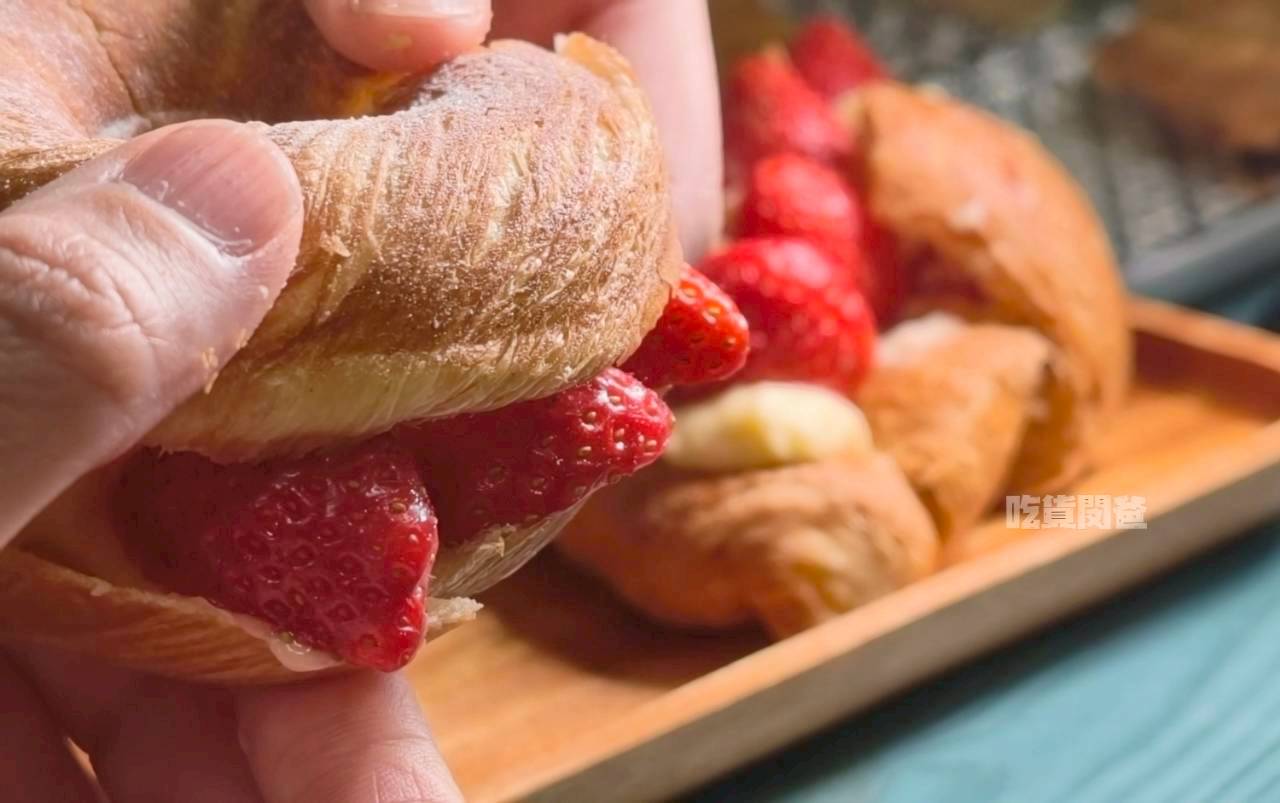 樂愛甜室｜高雄苓雅｜隱藏版甜點店！草莓甜甜圈、可頌銅板價讓你爽爽吃！