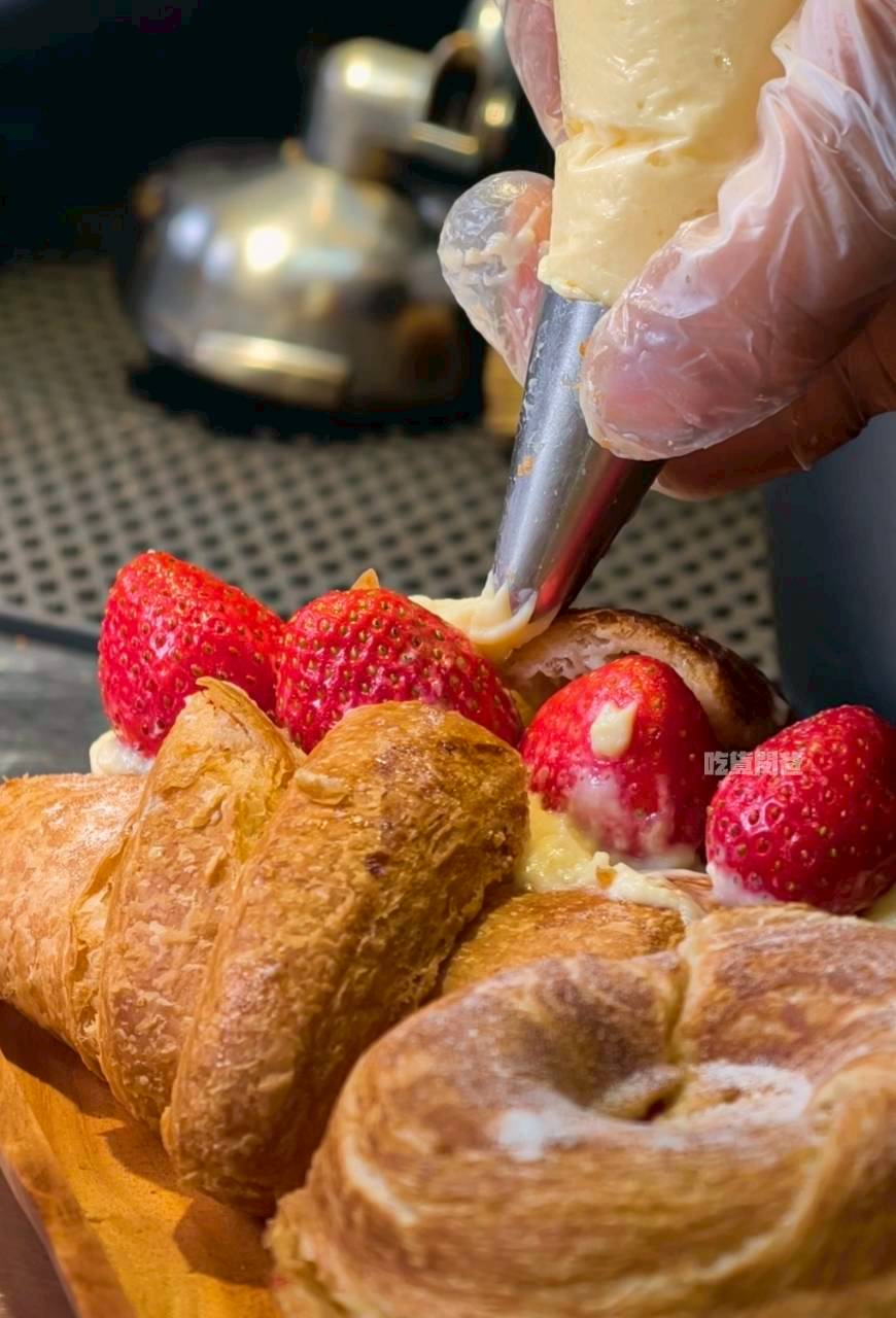 樂愛甜室｜高雄苓雅｜隱藏版甜點店！草莓甜甜圈、可頌銅板價讓你爽爽吃！