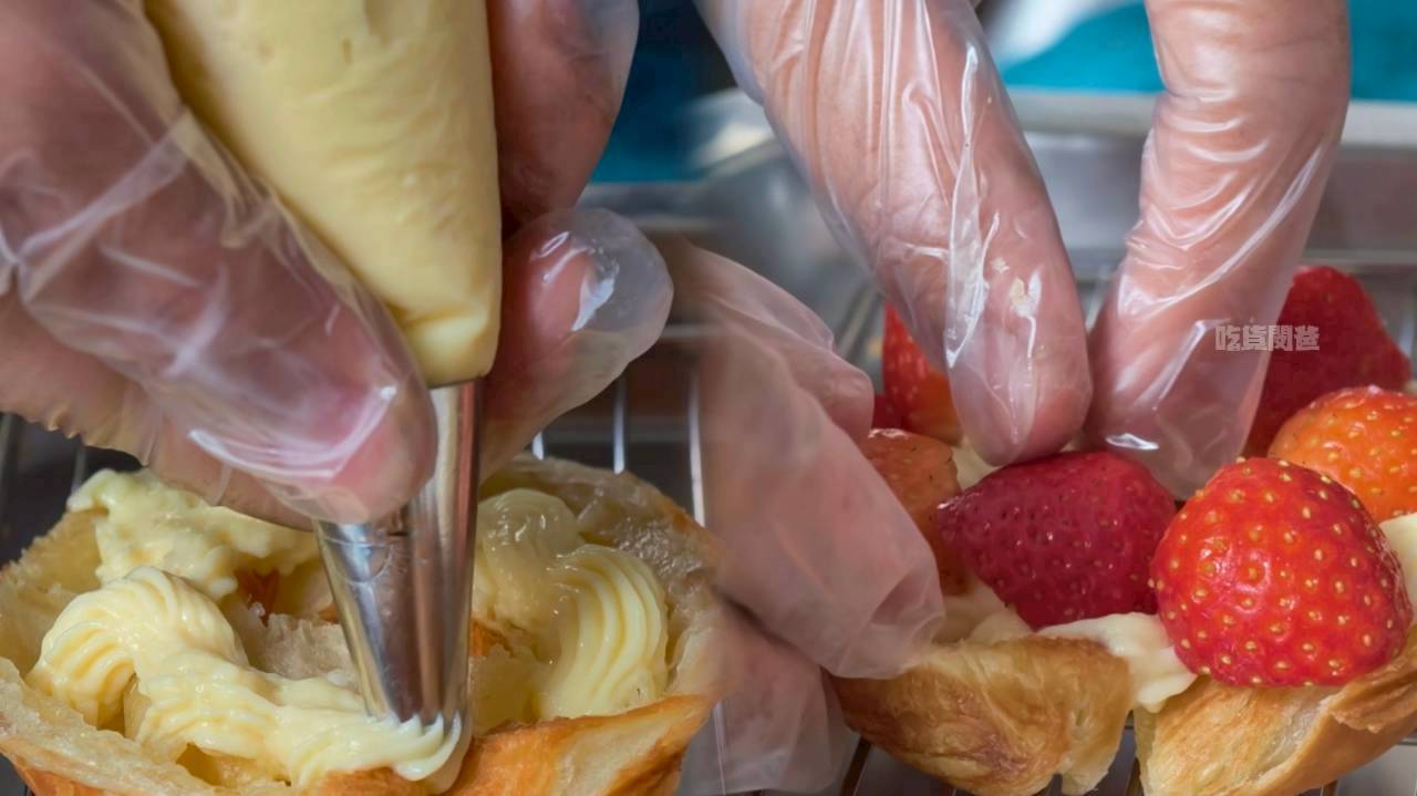 樂愛甜室｜高雄苓雅｜隱藏版甜點店！草莓甜甜圈、可頌銅板價讓你爽爽吃！