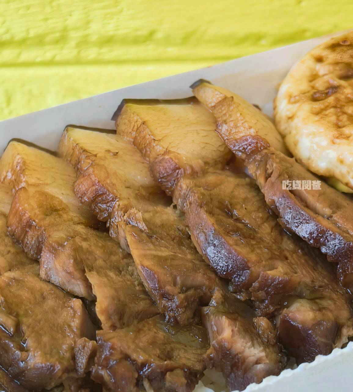 虎咬豬刈包｜高雄前金｜比臉大刈包只要銅板價，控肉香菜酸菜炸多，爆好吃！