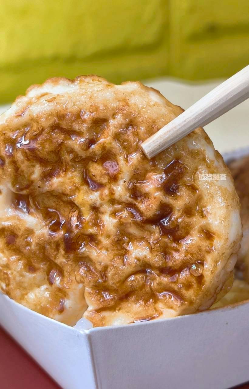 虎咬豬刈包｜高雄前金｜比臉大刈包只要銅板價，控肉香菜酸菜炸多，爆好吃！