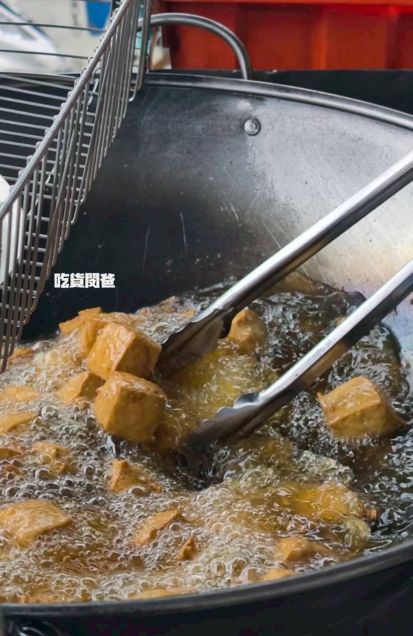 阿婆臭豆腐｜高雄鳥松｜從27歲賣到76歲的老字號豆腐攤車，吃過嗎？